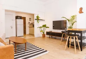 Stylish Studio Apartment - Image 5