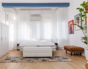 Stylish Studio Apartment - Image 2
