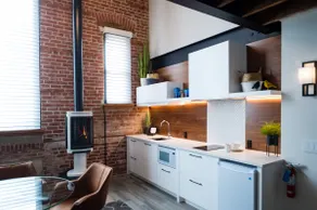 48 King West - The Wall - Image 5