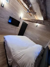 Luxury Log Cabin on Lake Winter - Image 4