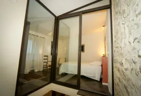 Au pied des Arènes d'Arles, jolie petite maison de ville rénovée - Image 2