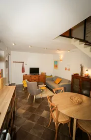 Au pied des Arènes d'Arles, jolie petite maison de ville rénovée - Image 5