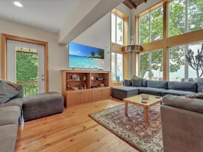 LAKE HOUSE S. Waterfront, HotTub, 10 guest, 6 beds - Image 5