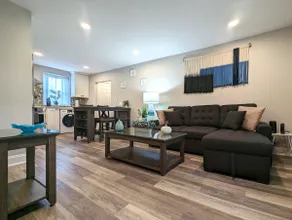 Beautifully Renovated 1Bd near Quingley/Cove Beach - Image 2