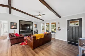 Arlo close by Charming/Cozy Hill-Country Haven - Image 2