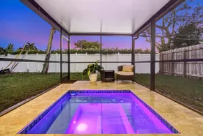 Beach|HeatedPool|Hottub|FreeParking - Image 4
