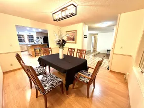 Secluded Serenity-Lg 4bed 2.5 bath near downtown - Image 3