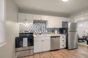 Modern, Cute, Perfect location! - Image 5