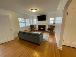 Spacious Retreat in Quiet & Friendly Neighborhood - Image 2
