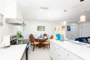 2 BR House 1.6 miles from Siesta Key Beach - Image 2