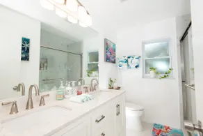 2 BR House 1.6 miles from Siesta Key Beach - Image 4