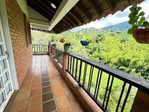 Chalet con piscina y  zonas verdes cerca Armenia - Image 3