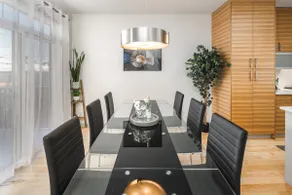 Entire Luxury Inner City Infill Home, mins to DT - Image 3