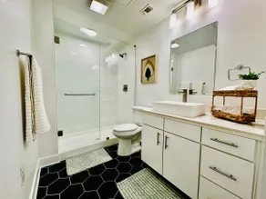 Cozy Villa-Style Flat - Image 3