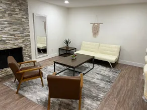 Cheerful 3 Bd Spacious Home - Image 4