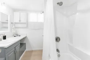 Charming Two Bedroom! Sleeps 6! Close To Strip! - Image 3