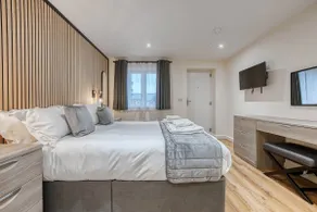 Contemporary Stockton Studio Room - Free WiFi - Parking - Image 2
