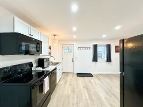 Trail|Downtown Apartment - Image 2