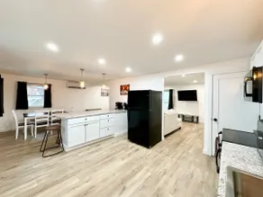 Trail|Downtown Apartment - Image 4
