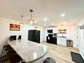 Trail|Downtown Apartment - Image 5