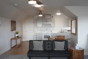 Bright, new country guesthouse - Image 2