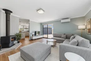 Sea La Vie ~ Pet Friendly Coastal Chic Broadwater Retreat - Image 3