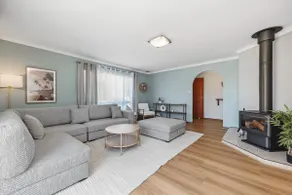 Sea La Vie ~ Pet Friendly Coastal Chic Broadwater Retreat - Image 2