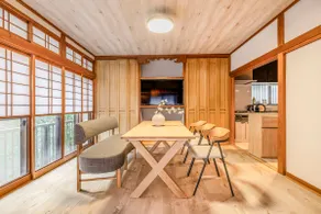 Close to UNY, Max 11 people/124 ㎡. Modern Japanese house facing the forest. VOD available/5 bedrooms for a relaxing stay - Image 2