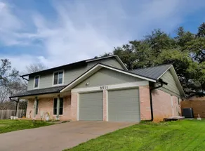 Mid-Century Charm Meets Modern Comfort - Image 3