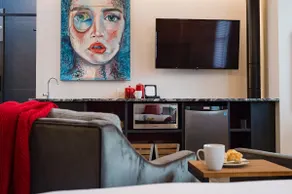 48 King West Boutique Hotel - Image 4