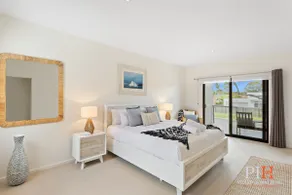 Beachside Townhouse Retreat in Cowes - Image 4