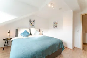 Large & Central Apartment | PS4 | Parking | 120m² - Image 3