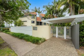 Coolum Beach Retreat - Image 4