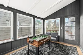 Cozy Luxurious Retreat in Pleasant Ridge/Royal Oak - Image 2