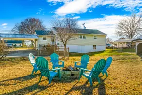 Mid-Century Modern-Fenced Yard - Image 4