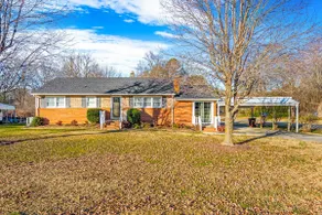 Mid-Century Modern-Fenced Yard - Image 2