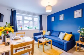 NEW! Spacious 2-bed Apartment in Crewe by 53 Degrees Property, ideal for Business & Professionals, FREE Parking - Sleeps 6 - Image 4