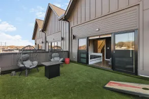 Patio, Rooftop Deck & Garage + 3 Miles to Broadway - Image 5