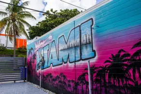 Colorful & Cozy Miami Art Canvas w/HotTub & Murals - Image 5