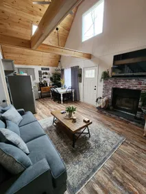 M&J's Hideaway - Image 5
