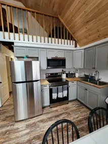 M&J's Hideaway - Image 3