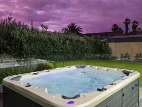 Great Ness Beach House - 8 Person Spa - Pet-Friendly - Netflix - Linen included - Image 2