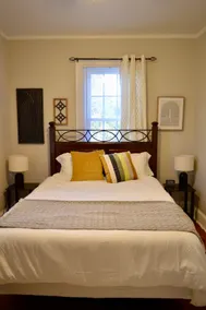 Cozy Cottage In Downtown Belmont - Image 5