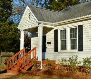 Cozy Cottage In Downtown Belmont - Image 2