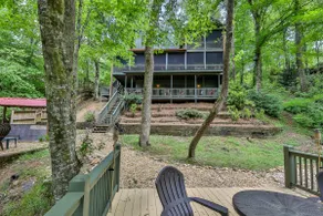 Leaves changing! Luxury, babbling river. Hot Tub! - Image 4
