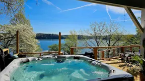 Wake n' Lake Escape! Hot Tub! Lakefront! - Image 1