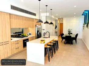 Modern retreat in prime location - Image 4
