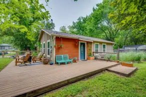 Awesome Austin Bungalow + Hot Tub/Peloton/Coffee! - Image 2