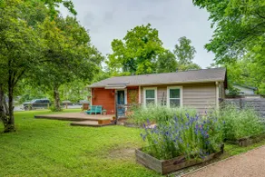 Awesome Austin Bungalow + Hot Tub/Peloton/Coffee! - Image 3