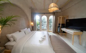 Olive Oasis With Jacuzzi - Image 5